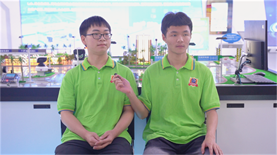 <b>挺進(jìn)十四屆“新華杯”決賽<div   id=