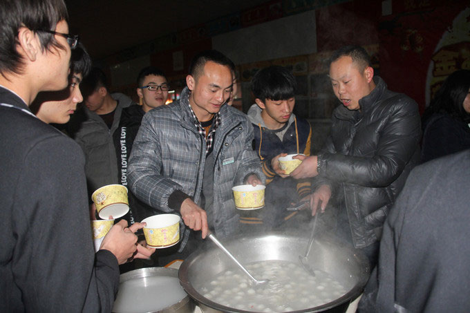 做湯圓，猜燈謎，嗨到停不下來