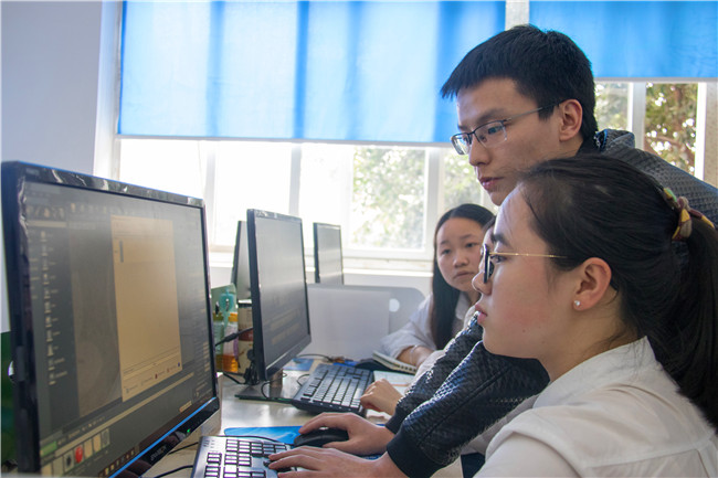 企業(yè)項目實(shí)訓(xùn)，VR技術(shù)大咖空降課堂