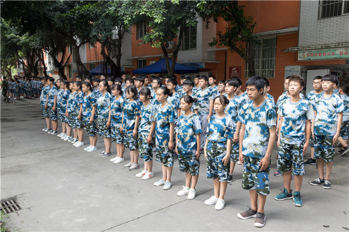 歌聲嘹亮，唱響17級(jí)秋季第一批新生軍訓(xùn)