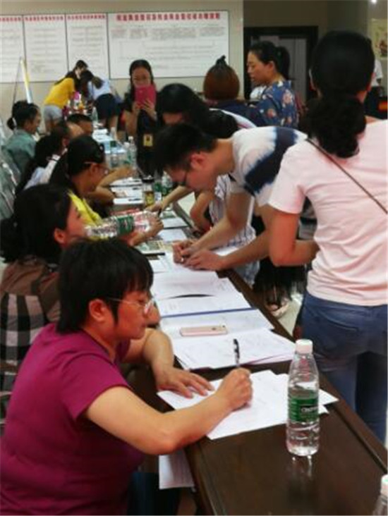 四川就業(yè)局開展2017年高校畢業(yè)生大型專場招聘會(huì)