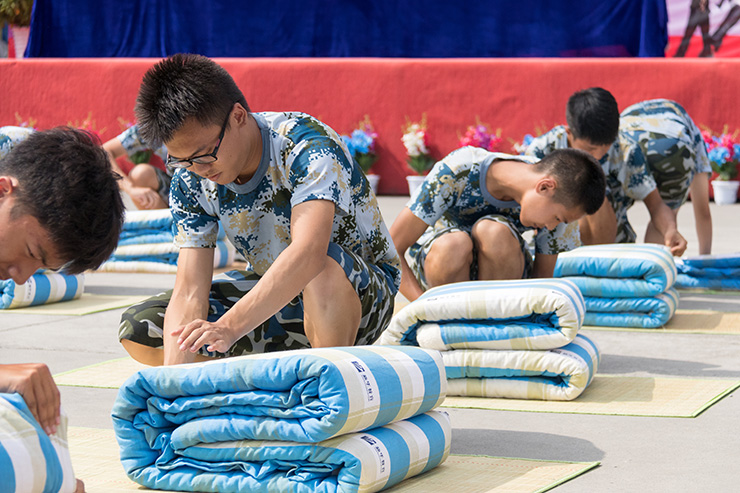 秋季軍訓(xùn)會(huì)操完滿結(jié)束，新生面貌煥然一新