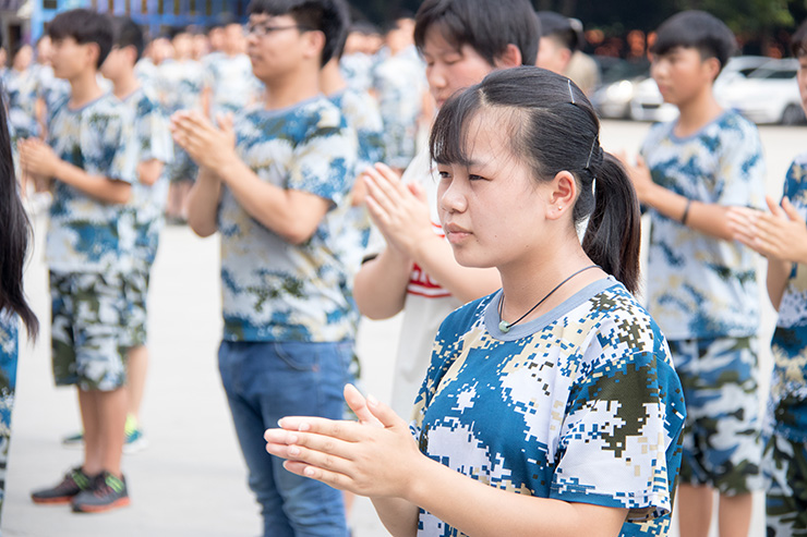 秋季軍訓(xùn)會(huì)操完滿結(jié)束，新生面貌煥然一新