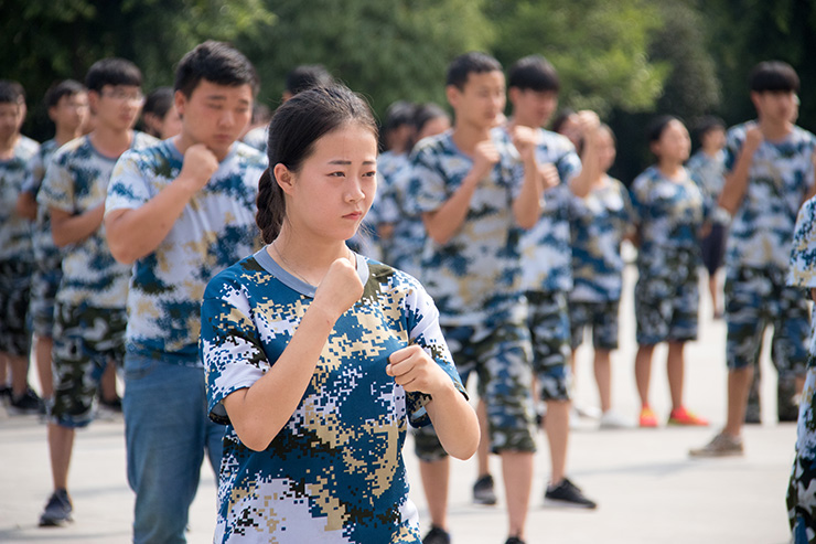 秋季軍訓(xùn)會(huì)操完滿結(jié)束，新生面貌煥然一新