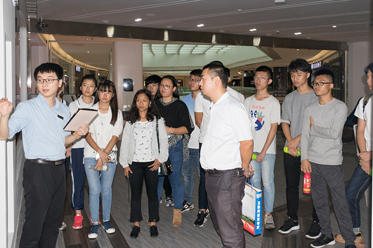 與智能握手，四川新華電腦學院學子企業(yè)參觀行