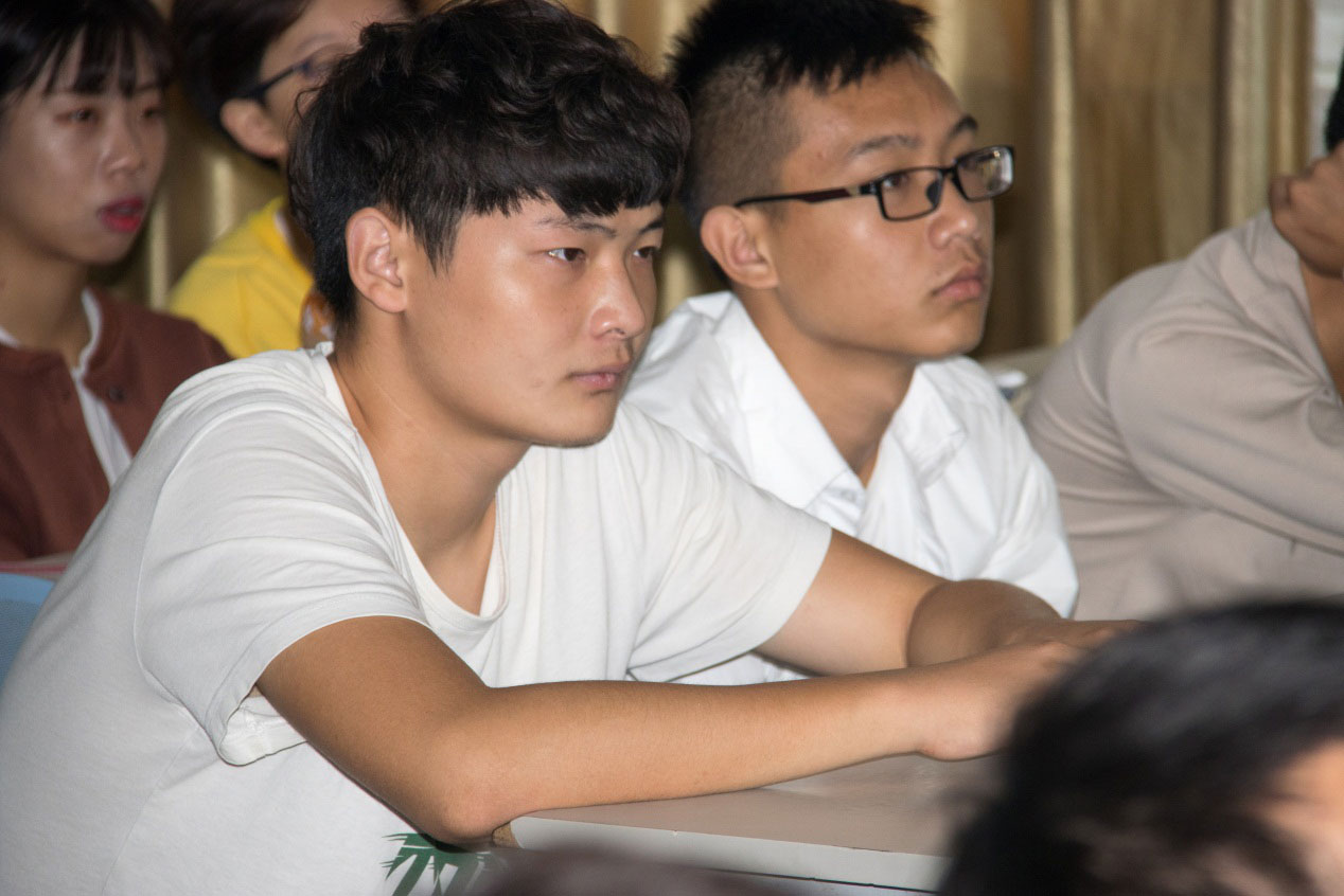 近距離接觸互聯(lián)網電商企業(yè)CEO、探索未來發(fā)展路