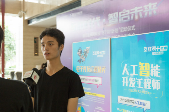 努力的才叫生活，新的征程我時刻努力著