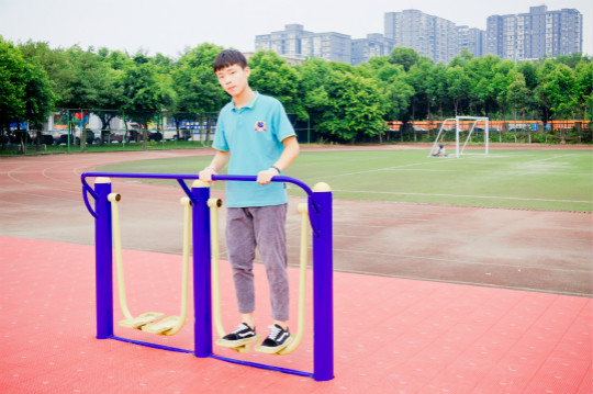 花無(wú)重開日，人無(wú)再少年
