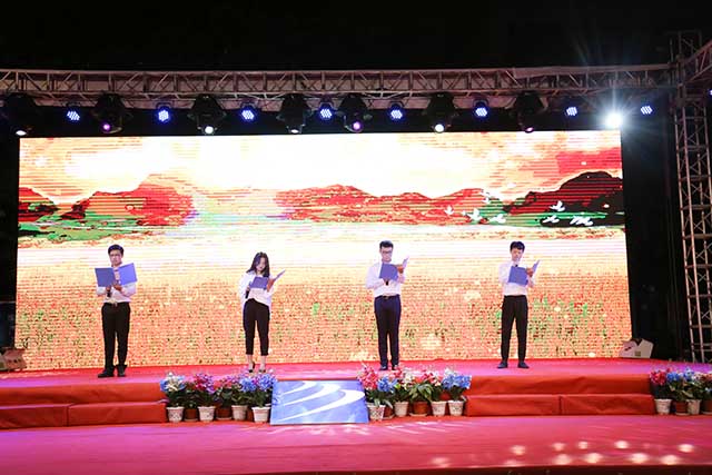 “慶國(guó)慶·迎新生”暨四川新華2018年秋季開(kāi)學(xué)典禮圓滿落幕