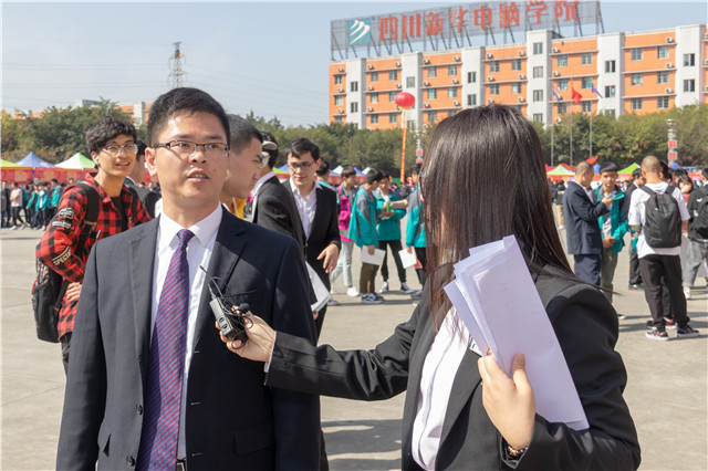 直擊雙選會現(xiàn)場：新華學(xué)子厚積薄發(fā)，滿意就業(yè)