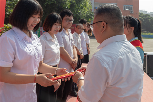 直擊2019優(yōu)秀優(yōu)干頒獎(jiǎng)典禮現(xiàn)場(chǎng)：你的優(yōu)秀從來不缺舞臺(tái)