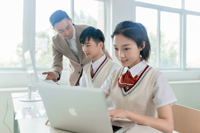 聚焦第十七屆軟洽會(huì),學(xué)互聯(lián)網(wǎng)軟件大有可為