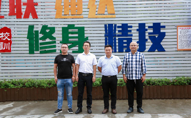 創(chuàng)業(yè)故事:我想把家鄉(xiāng)的少數民族文化帶出深山