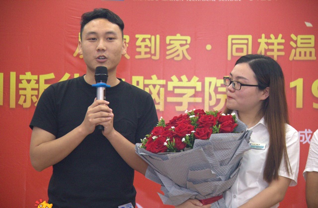 畢業(yè)五年身家千萬,難忘母校情誼