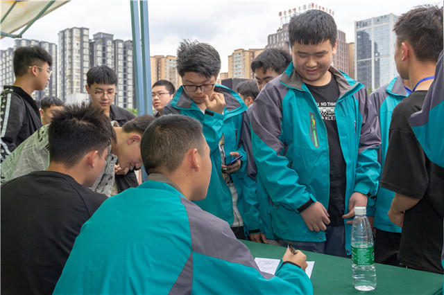 職業(yè)教育如何讓學(xué)子就業(yè)即畢業(yè)！