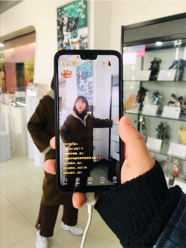 足不出戶，四川新華電腦學(xué)院帶您一對(duì)一參觀校園