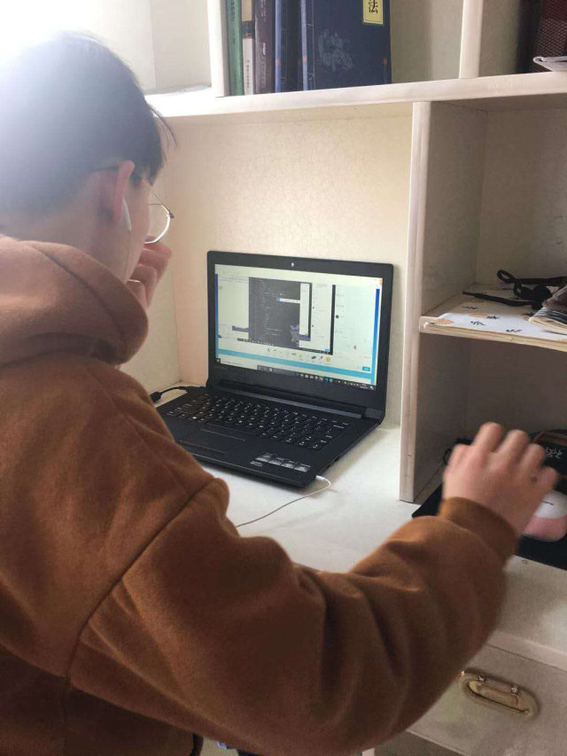 看新華學(xué)子如何度過(guò)“宅”家每一天