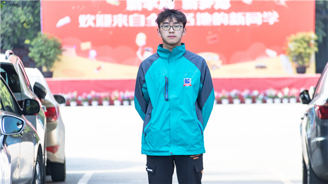 年少愛追風(fēng) 少年愛追夢(mèng)