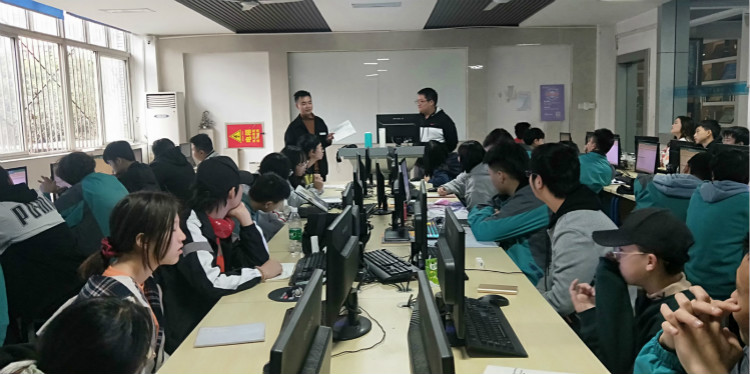 四川新華2020年階段結(jié)課答辯進行中！