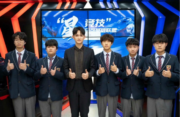 馬可空降新華體驗(yàn)好專業(yè)，為年輕人學(xué)技術(shù)指明方向