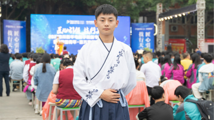 2021四川新華新專業(yè)發(fā)布會暨“強(qiáng)國青年·百萬獎學(xué)金計劃”完美啟動