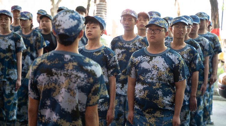 當(dāng)你還在觀望時(shí),新華學(xué)子已經(jīng)開(kāi)始軍訓(xùn)蓄勢(shì)待發(fā)了