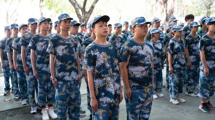 當(dāng)你還在觀望時(shí),新華學(xué)子已經(jīng)開(kāi)始軍訓(xùn)蓄勢(shì)待發(fā)了