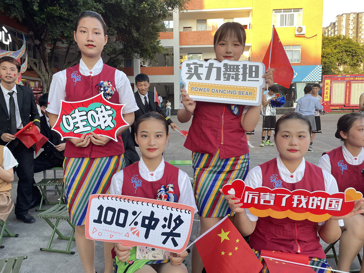 2021“慶國慶·迎新生”暨新華?新銳獎(jiǎng)學(xué)金頒獎(jiǎng)盛典