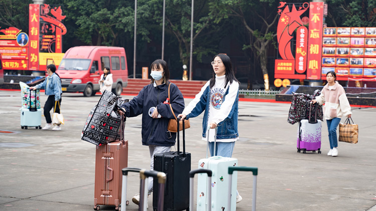 新華定向班學(xué)生赴京東實習(xí)：實地體驗電商魅力