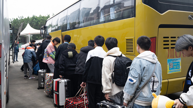 新華定向班學(xué)生赴京東實習(xí)：實地體驗電商魅力
