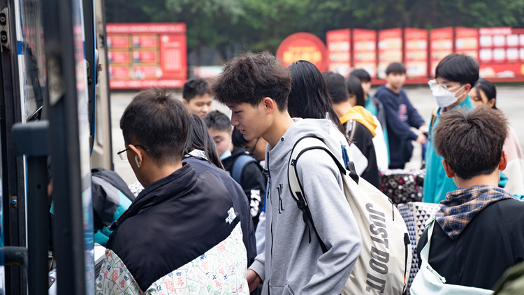 新華定向班學(xué)生赴京東實習(xí)：實地體驗電商魅力