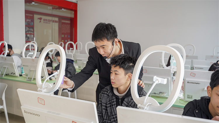 職教大品牌新華電腦教育“洞察職教，預(yù)見未來”