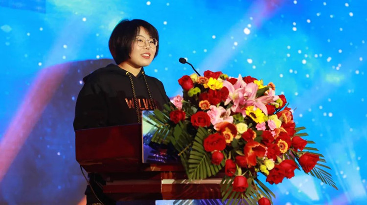 新“競(jìng)”之力，狼隊(duì)電子競(jìng)技俱樂(lè)部青訓(xùn)人才孵化基地落地新華