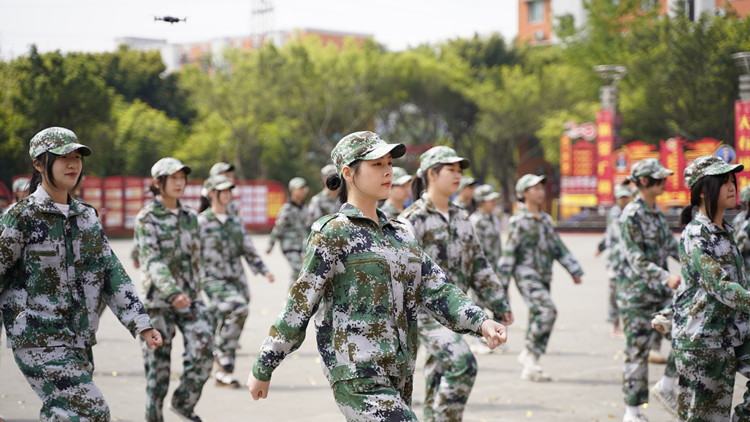 成都新華高級技工學(xué)校素質(zhì)拓展訓(xùn)練匯演盛大啟幕