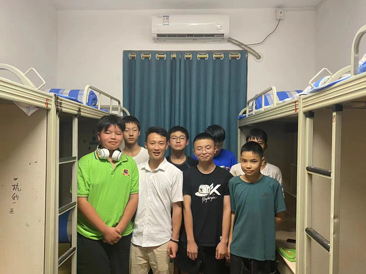 我負責(zé)雨露陽光，你負責(zé)茁壯成長