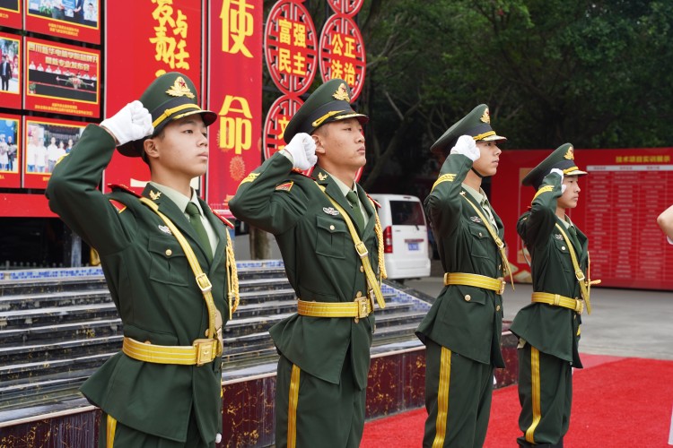 新華國旗護(hù)衛(wèi)隊(duì)|青春與國旗同在!