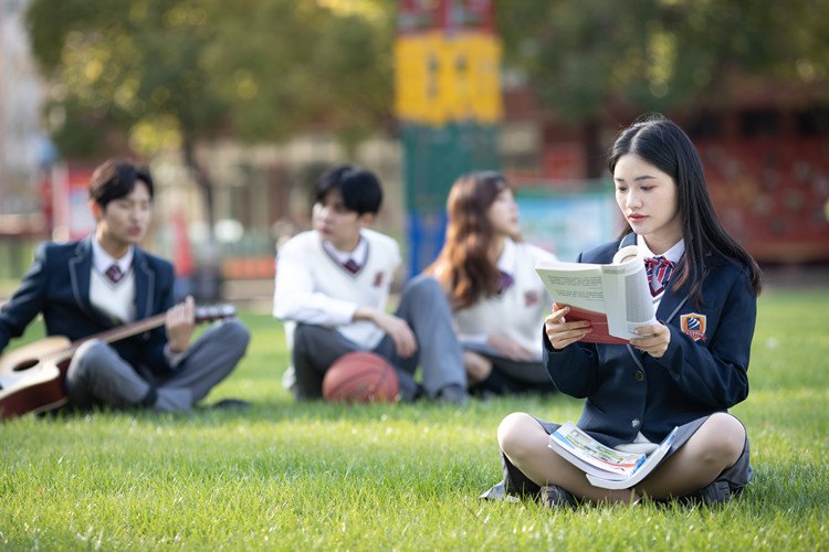 【解讀新華“三查三評(píng)”】學(xué)生學(xué)習(xí)為核心，綜合素質(zhì)齊發(fā)展