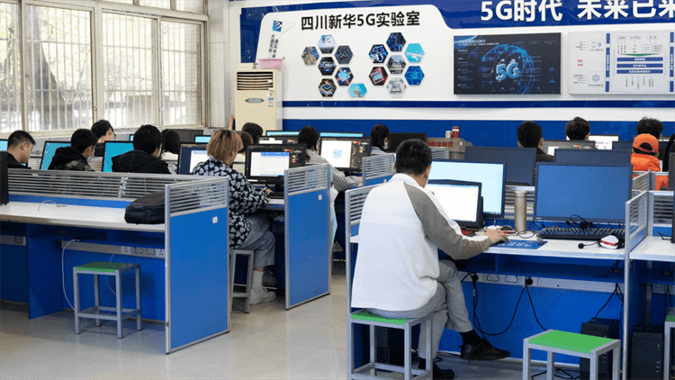 初高中生后悔輟學(xué)打工,如何才能重啟校園之旅