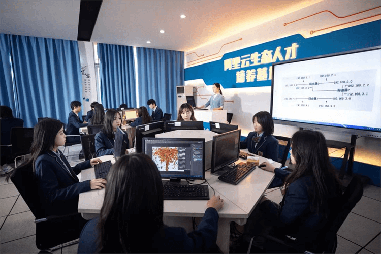 2024年成都新華秋季預(yù)科班火熱開(kāi)啟!