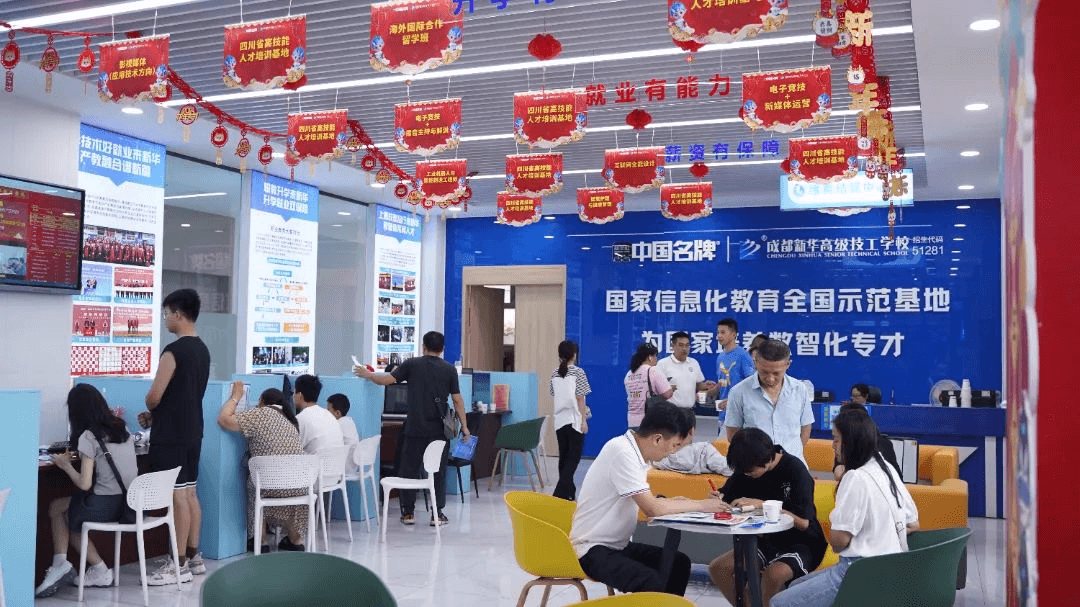 中考成績(jī)已陸續(xù)出爐，成都新華報(bào)名火熱