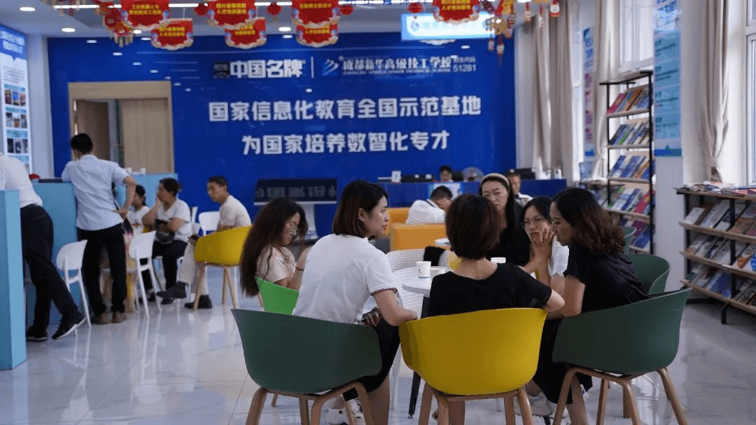 8月了還沒選好學校，這個學校還有少量名額！