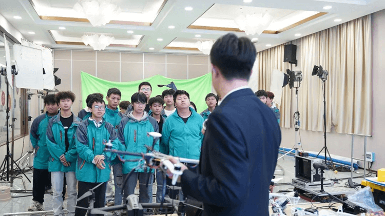 為什么建議年輕人要學一門技術(shù)?