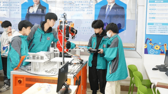 <b>2025年春季學(xué)位告急<div   id=