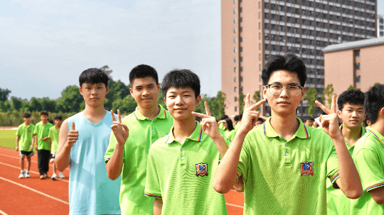 <b>家門口的八好職校<div   id=